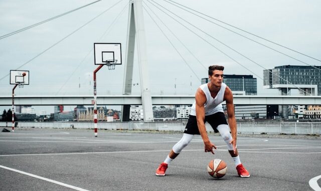 étirements des basketteurs